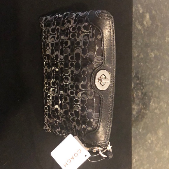 Brand new coach wristlet with tags - Picture 3 of 8